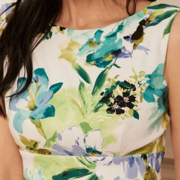 Pleated Detail Floral Dress - Picture 6 of 6